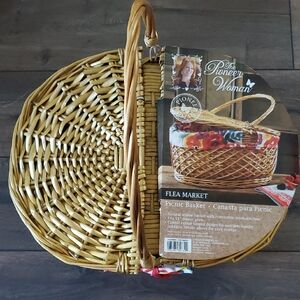 The Pioneer Woman Picnic Basket